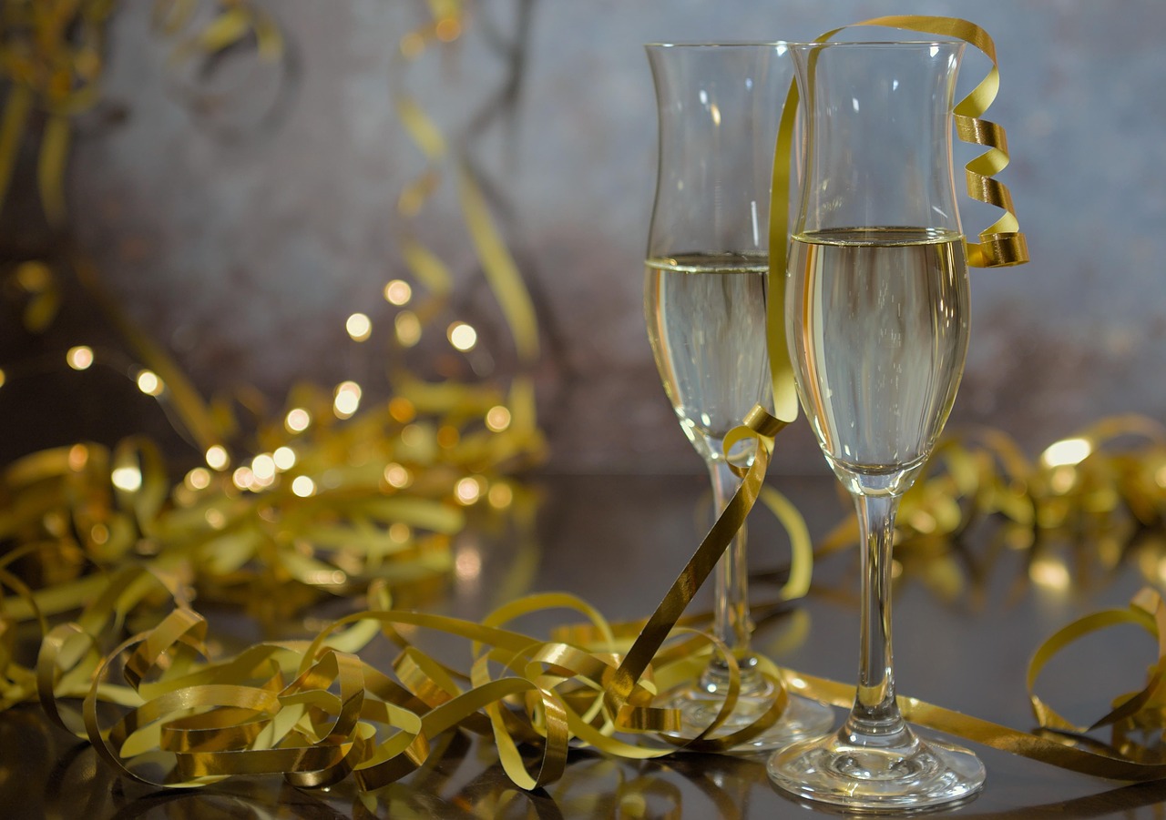 Sylvester, happy new year, sparkling wine — examplearticle